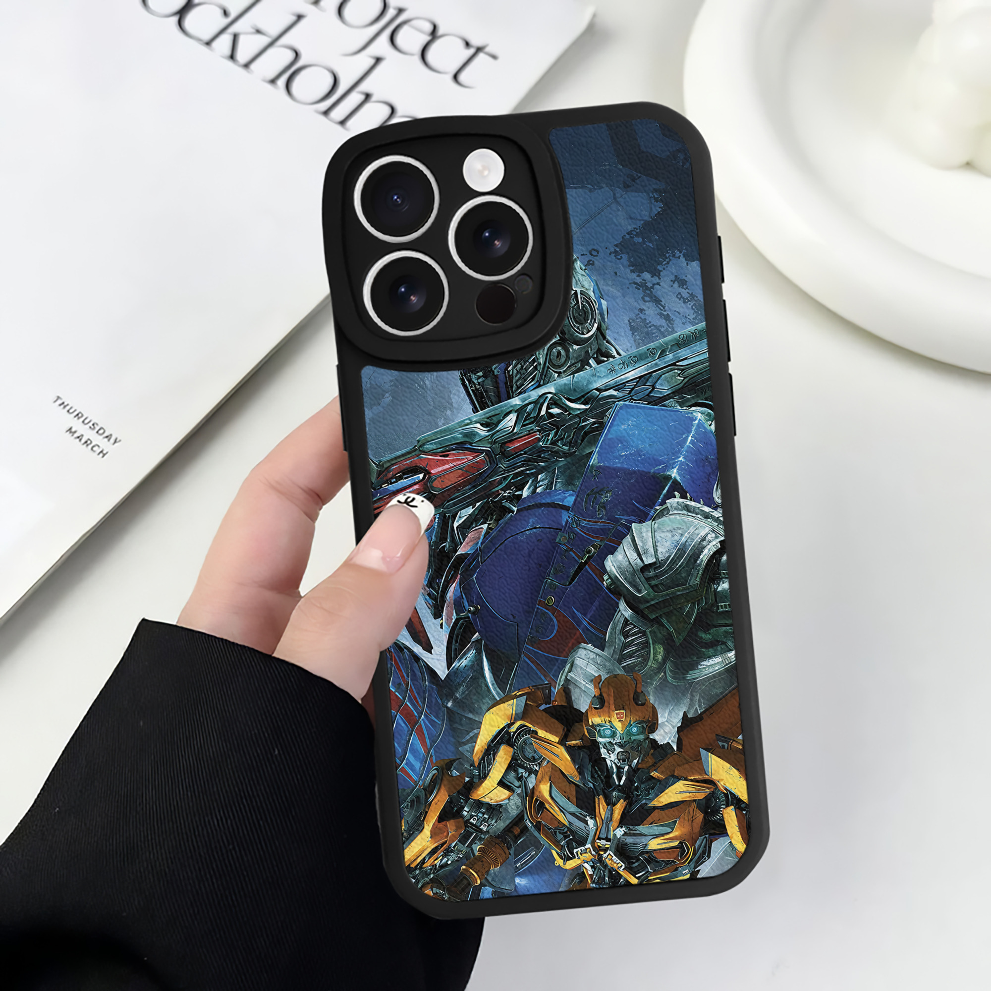 （画像用） Transformers トランスフォーマー 【iPhone 16シリーズ対応】シリコンスマホケース（レザー調） 材質：シリコン